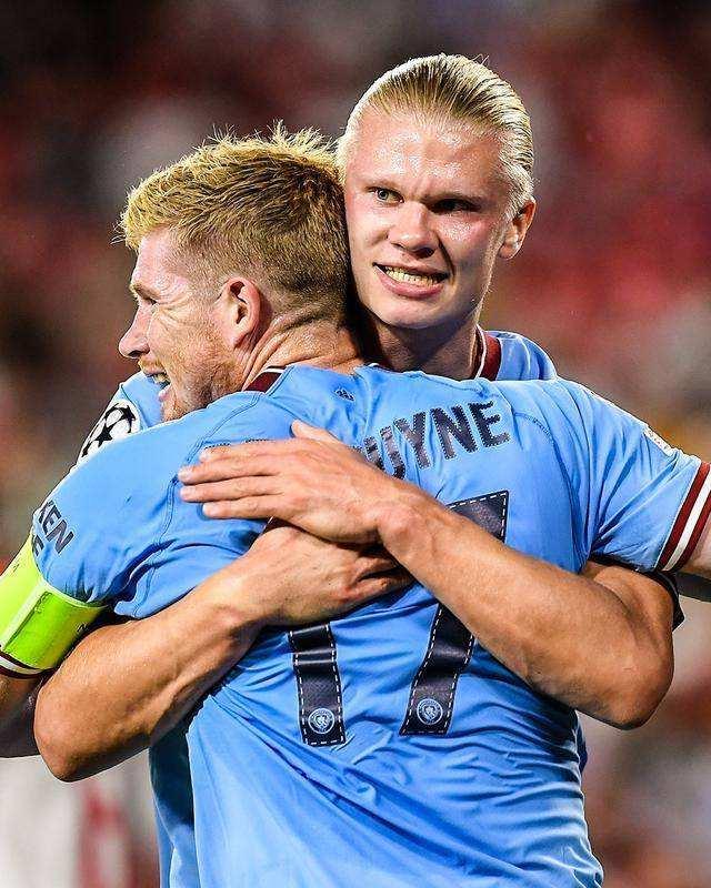 太阳报：女演员悉尼妹恢复单身后收到了大量英超球星的私信