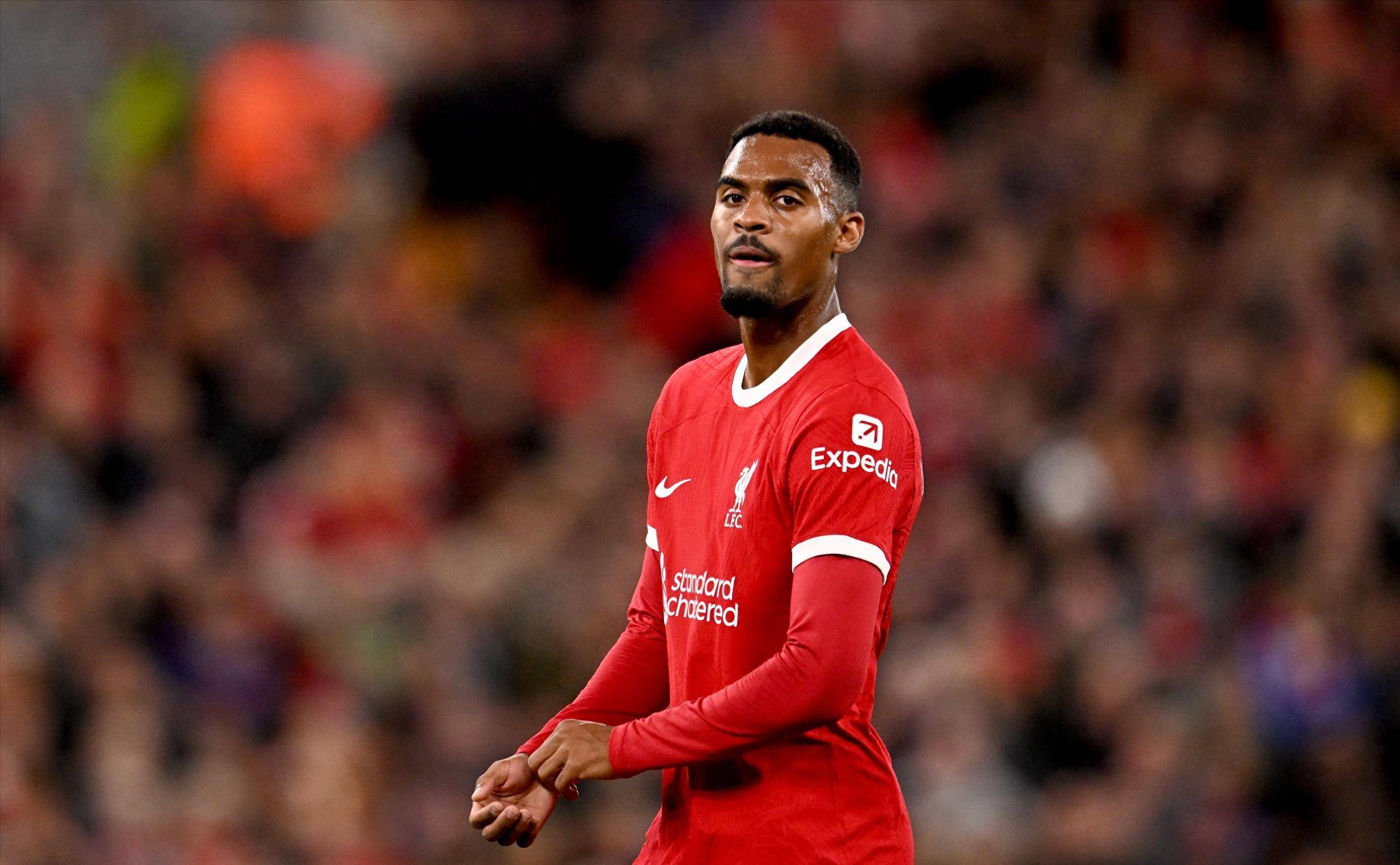 喀麦隆主帅：埃永有潜力为巴萨效力，他和埃托奥的类型不同