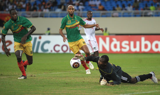 火箭哈登末节三分连续命中