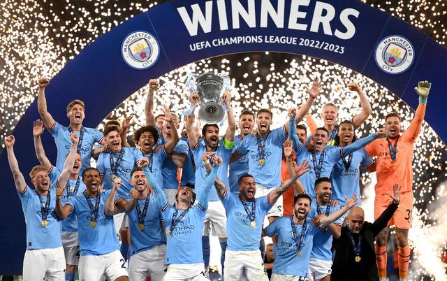 球迷：这人能飞吧？