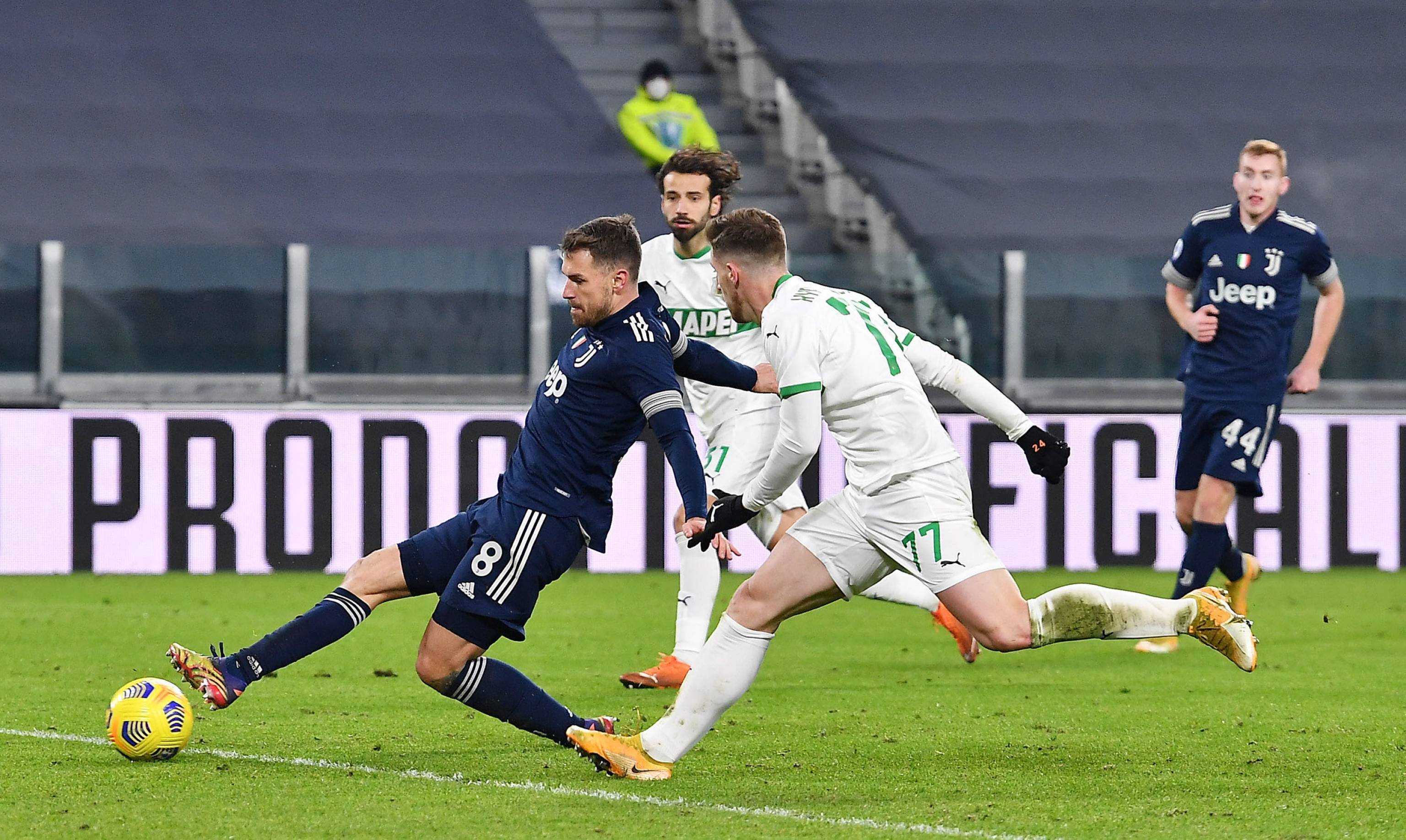 高尔夫俱乐部工作服，选棉还是聚酯纤维？